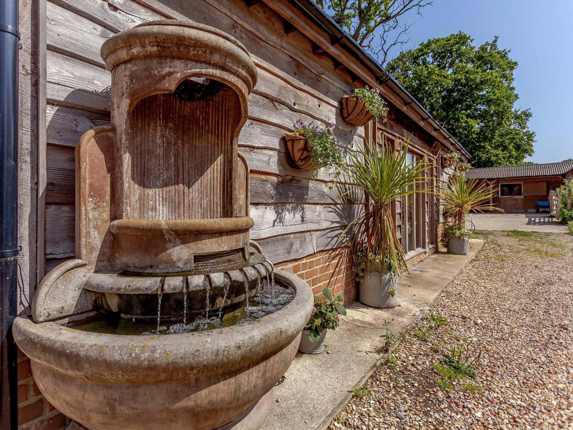 The Barn Villa Coldwaltham Ngoại thất bức ảnh